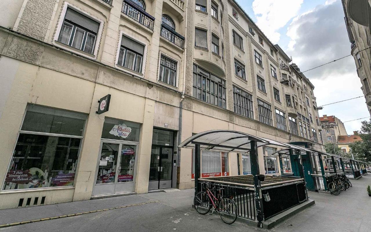 Catalog Boutique Rooms Debrecen Exterior photo